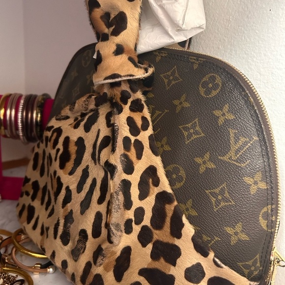 Vintage Authentic LV Alma Leopard Print and Monogram Louis Vuitton Women's Bag - Picture 1 of 13